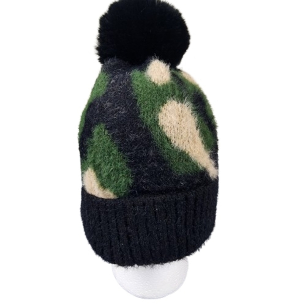 NWT Fadivo Black and Green Pom-Pom Beanie Camo Style Soft And Fuzzy Womens OS